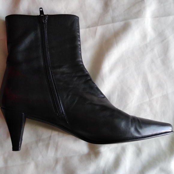 Stuart weitzman black booties , size 8.5 - Picture 5 of 8